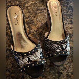 Thalia Sodi Shoes 6M snake skin